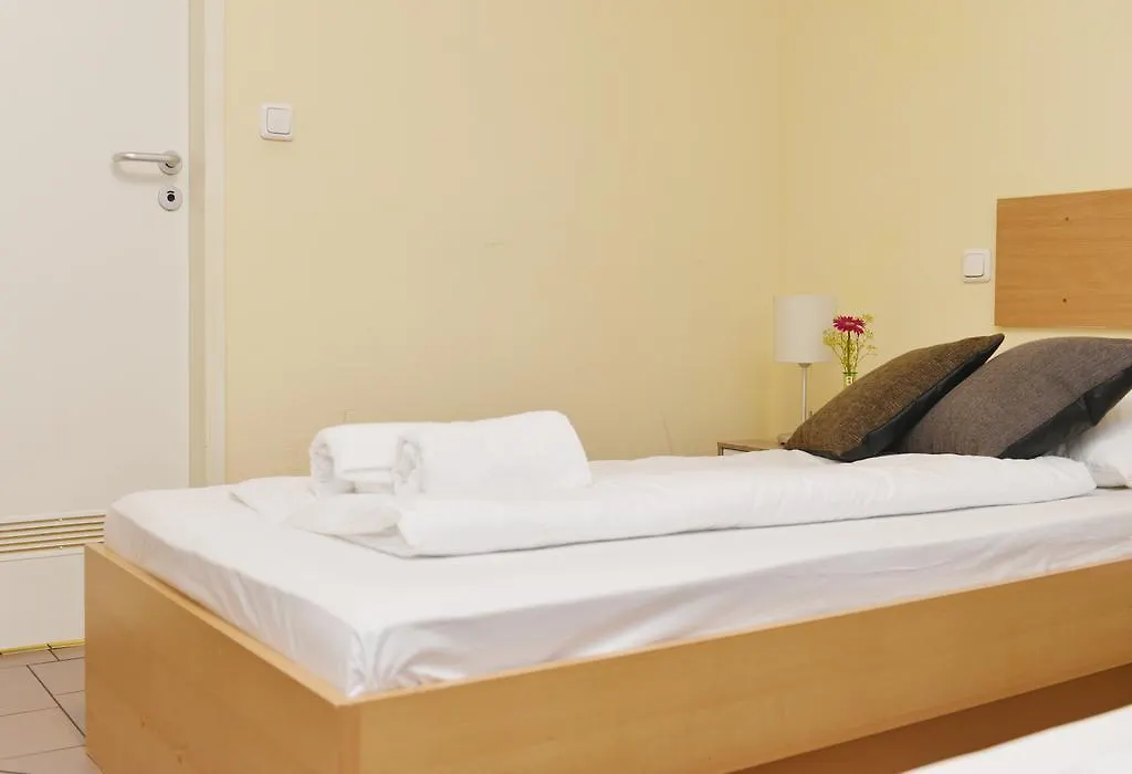 Crown Hotel Frankfurt am Main 2*,
