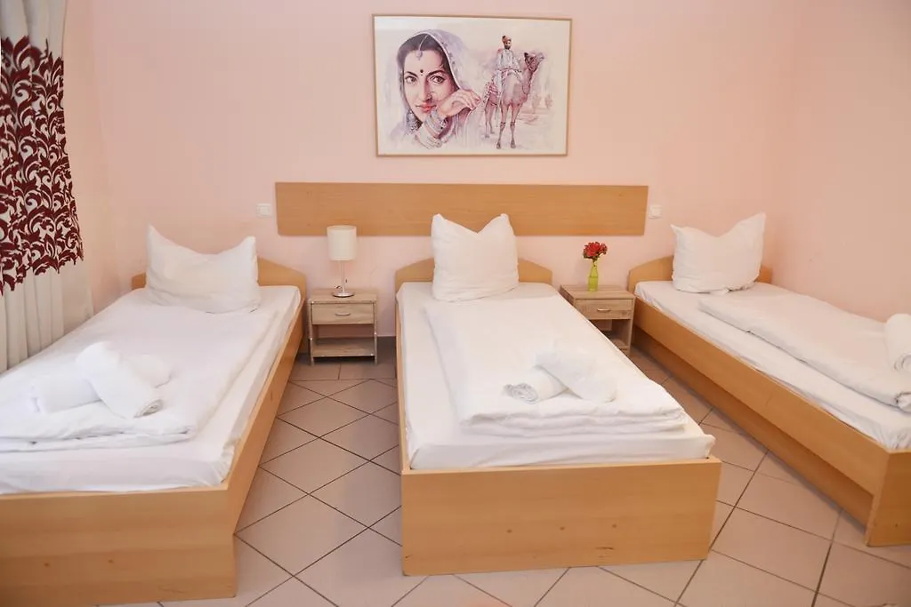 Crown Hotel Frankfurt am Main 2*,