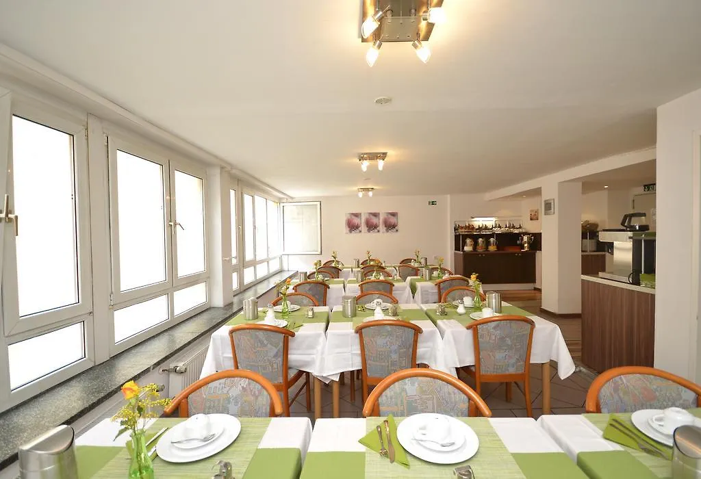 Crown Hotel Frankfurt am Main 2*,