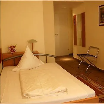Crown Hotel Frankfurt am Main 2*,